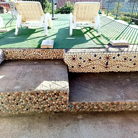 Tanya - Modern 3 Bedroom House Seconds Away From The Sea Vakantiehuis *