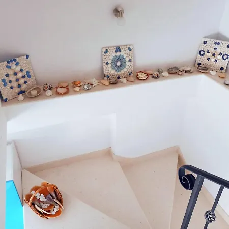 Tanya - Modern 3 Bedroom House Seconds Away From The Sea