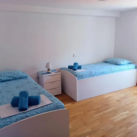 Tanya - Modern 3 Bedroom House Seconds Away From The Sea Ferienhaus *
