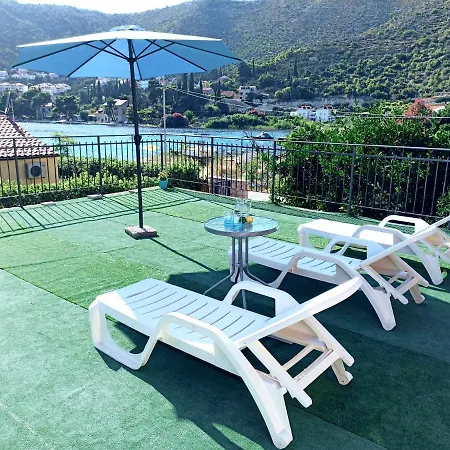 Tanya - Modern 3 Bedroom House Seconds Away From The Sea * Zaton (Dubrovnik-Neretva)