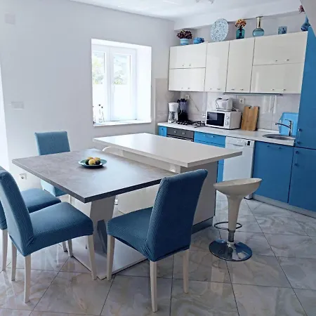 Tanya - Modern 3 Bedroom House Seconds Away From The Sea Ferienhaus