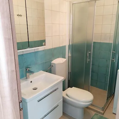 Ferienhaus Tanya - Modern 3 Bedroom House Seconds Away From The Sea *